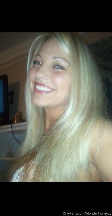 Blondehoney22