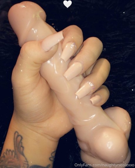 Naughtynicolexxo