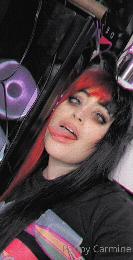 Poppycarminexxx