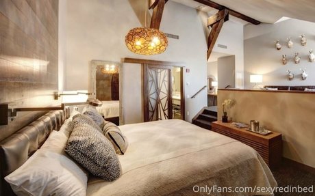 Sexyredinbed