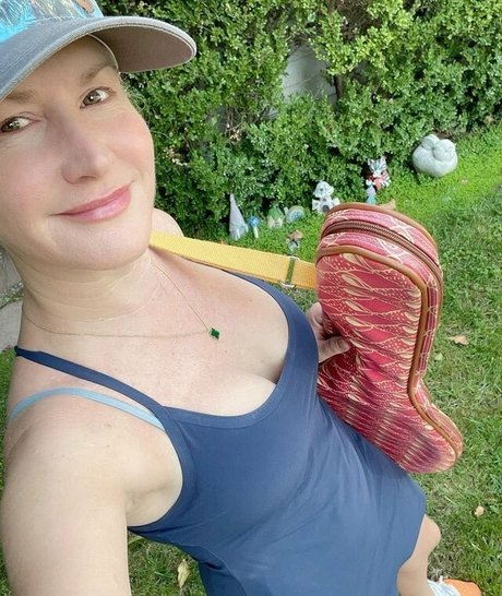 Angela Kinsey