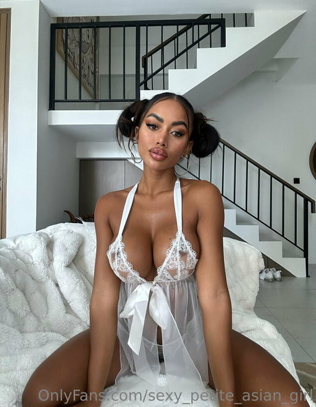 Sexypetiteasiangirl