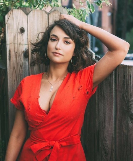 Milana Vayntrub
