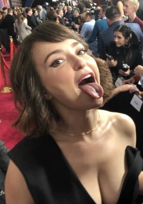 Milana Vayntrub