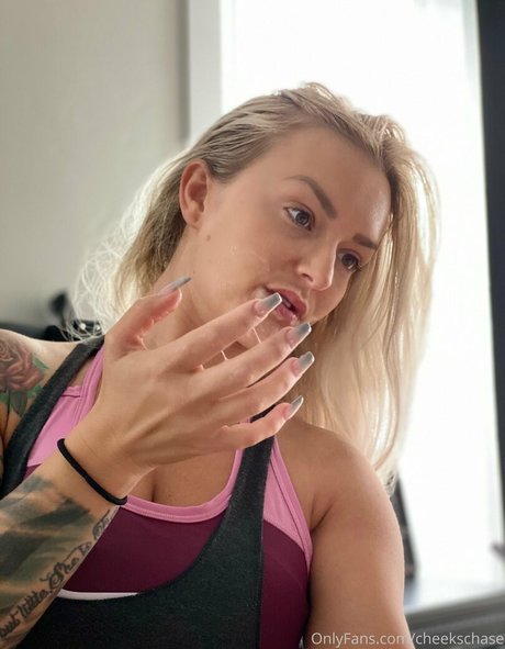 Cheekschase1
