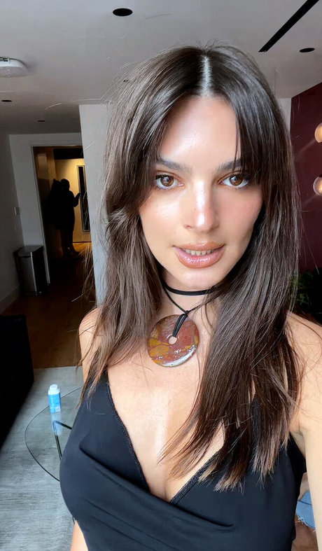 Emily Ratajkowski