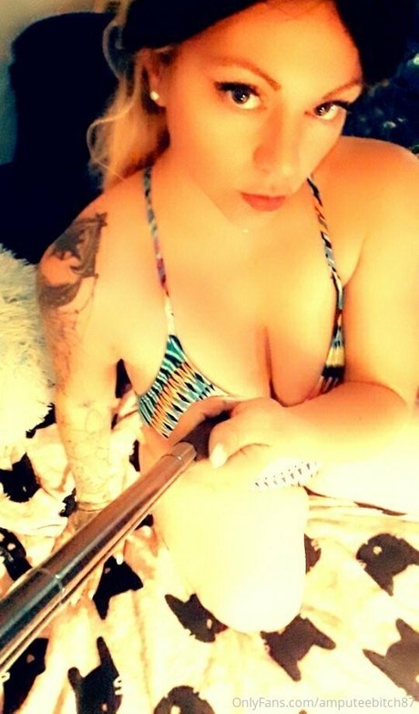 Theamputeebitch