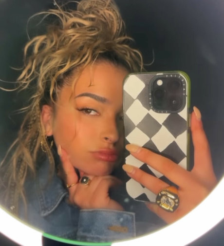 Ella Eyre