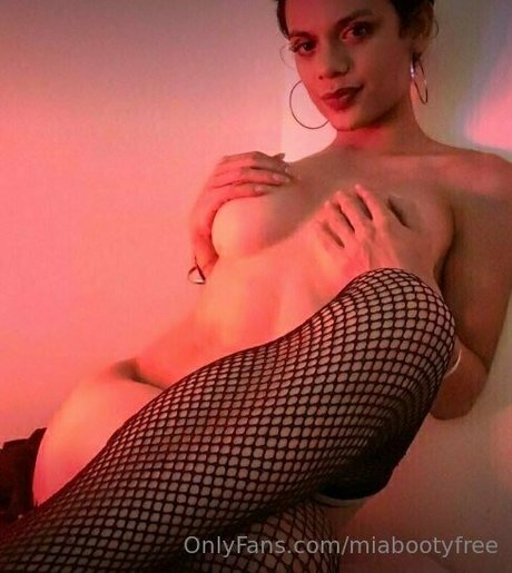 Miabootyfree