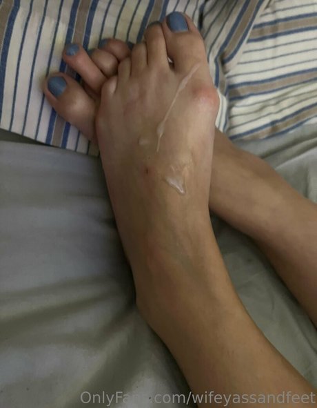 Wifeyassandfeet