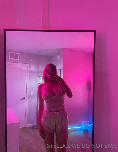 Girlfriendstellaskye