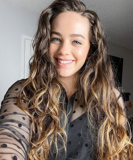 Mary Mouser