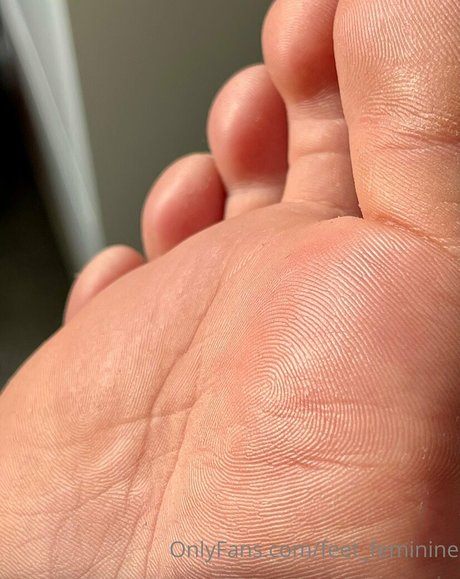 Feetfeminine