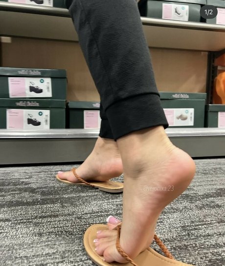 Latina Veronica Soles