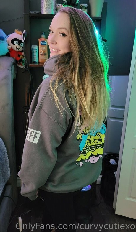 Curvycutiexo