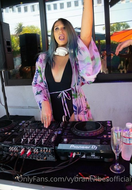 Vybrantvibesofficial