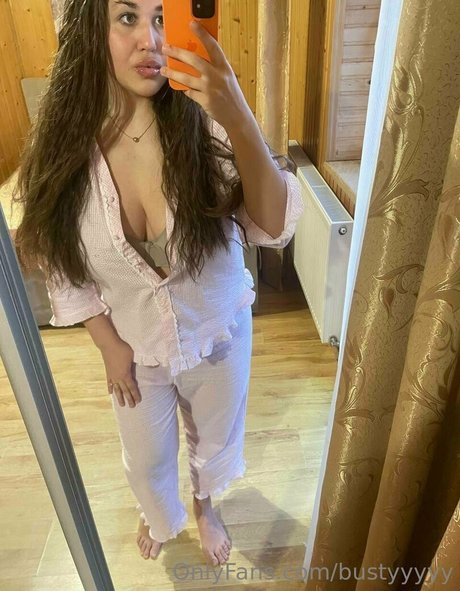 Bustyyyyy