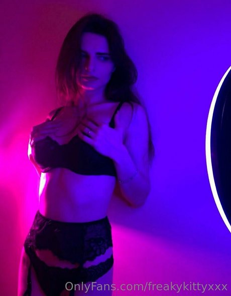 Freakykittyxxx