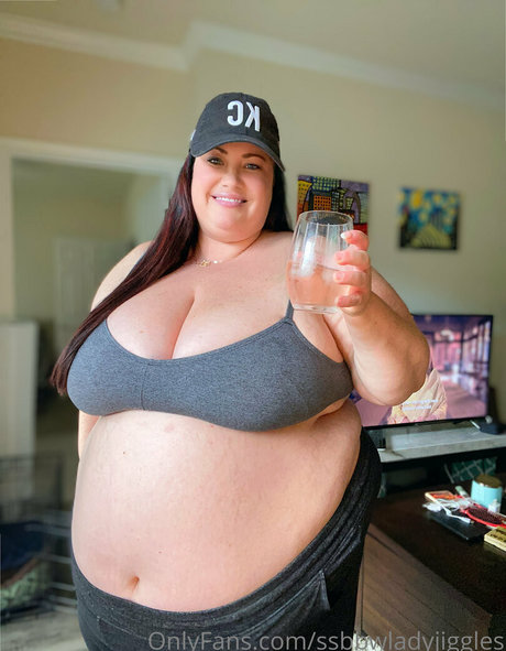 Ssbbwladyjiggles