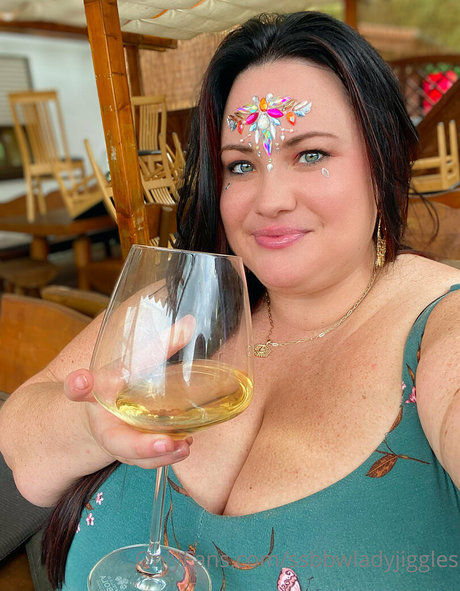 Ssbbwladyjiggles