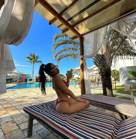 Mariely E Mirella Santos